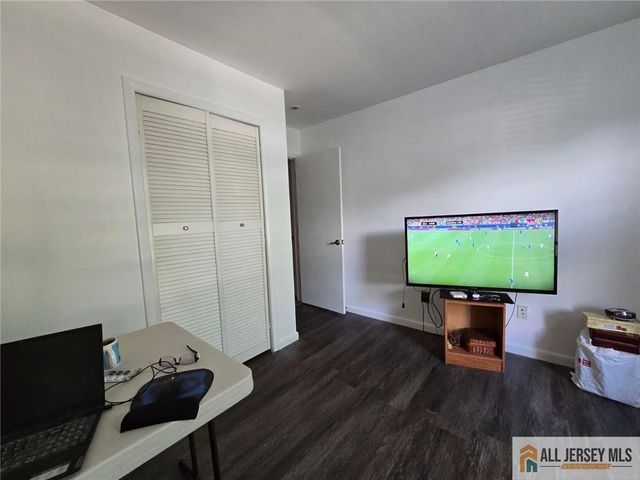 138 Orlando Street 138, Edison, NJ 08817