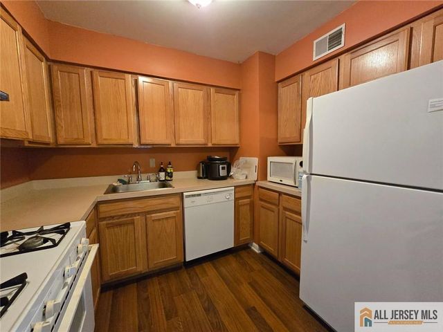 138 Orlando Street 138, Edison, NJ 08817