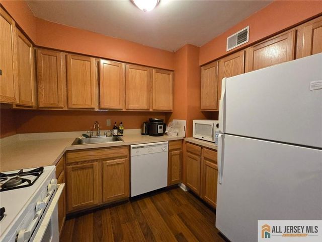 138 Orlando Street 138, Edison, NJ 08817