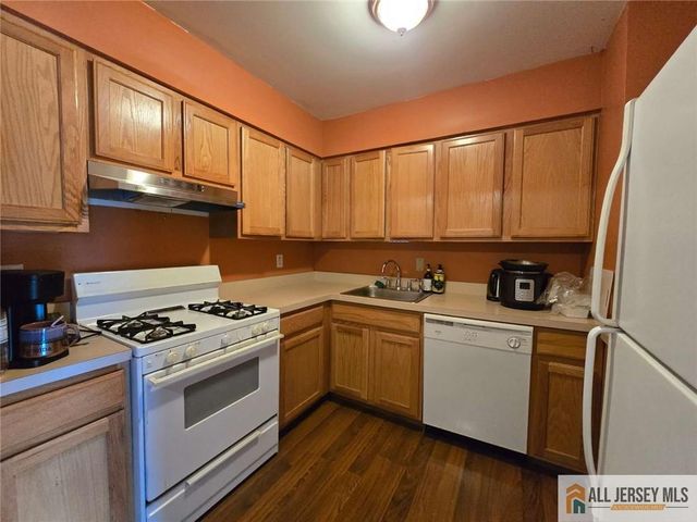 138 Orlando Street 138, Edison, NJ 08817
