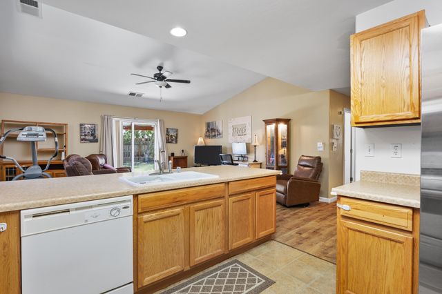 4331 E Oak Ave Avenue, Visalia, CA 93292