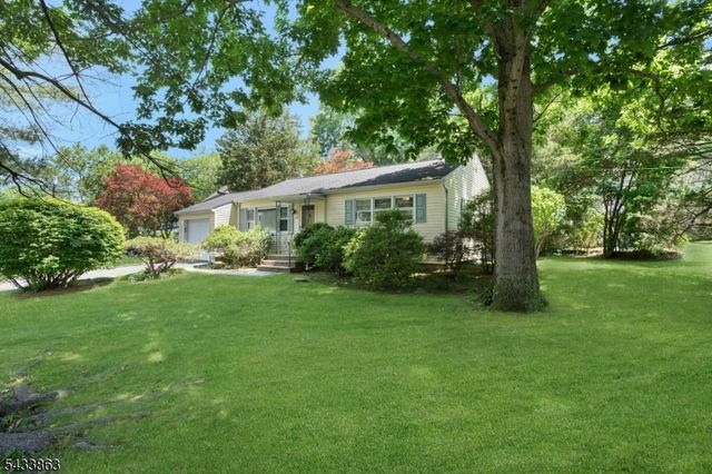 200 Runnymede Pkwy, New Providence Boro, NJ 07974