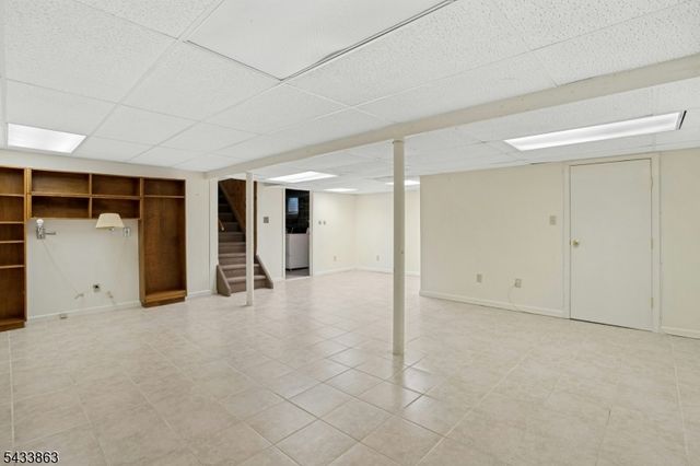 200 Runnymede Pkwy, New Providence Boro, NJ 07974