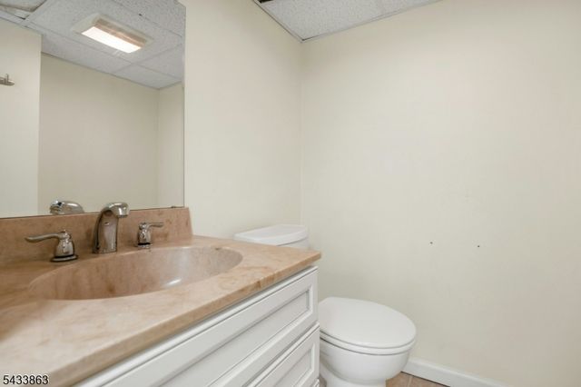 200 Runnymede Pkwy, New Providence Boro, NJ 07974