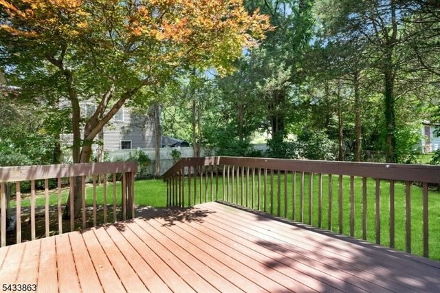 200 Runnymede Pkwy, New Providence Boro, NJ 07974