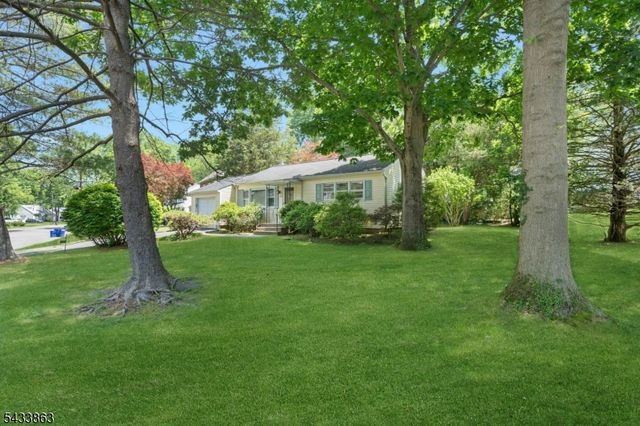 200 Runnymede Pkwy, New Providence Boro, NJ 07974