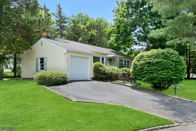 200 Runnymede Pkwy, New Providence Boro, NJ 07974