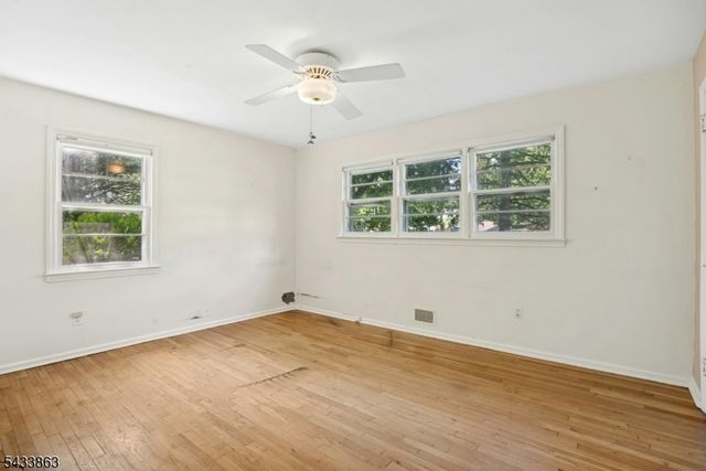 200 Runnymede Pkwy, New Providence Boro, NJ 07974