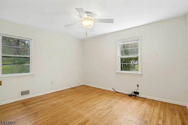 200 Runnymede Pkwy, New Providence Boro, NJ 07974