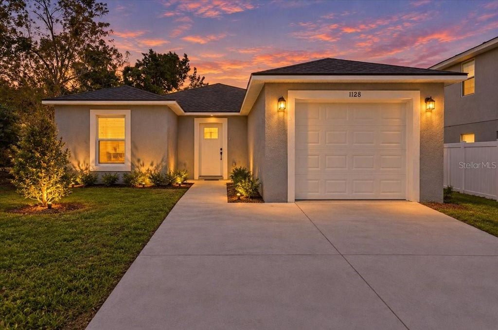 Image 2 of property listing at 1128 AVENUE K A, Haines City, FL 33844