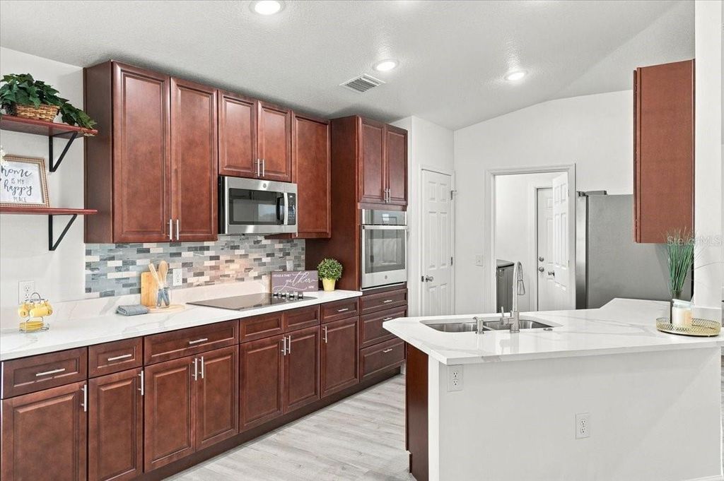 Image 6 of property listing at 1128 AVENUE K A, Haines City, FL 33844