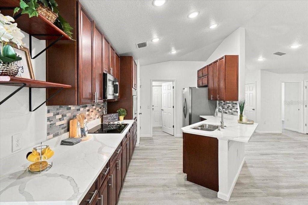 Image 7 of property listing at 1128 AVENUE K A, Haines City, FL 33844
