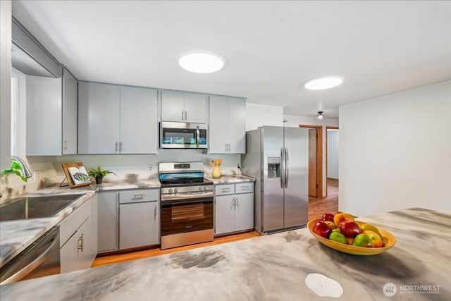 10706 Pioneer Drive, Anderson Island, WA 98303