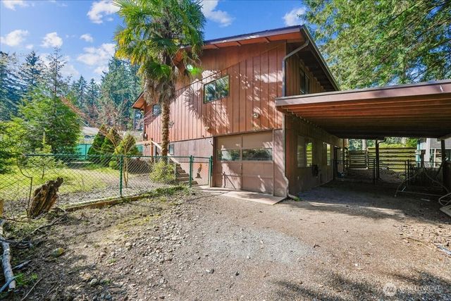 10706 Pioneer Drive, Anderson Island, WA 98303