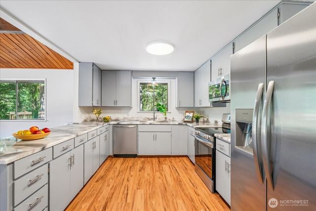 10706 Pioneer Drive, Anderson Island, WA 98303