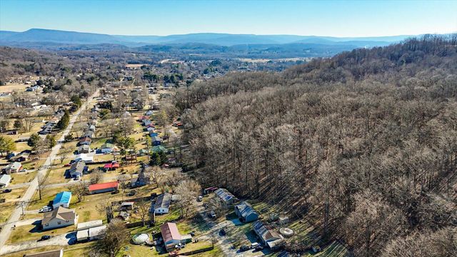 909 Hickory Street, Jasper, TN 37347