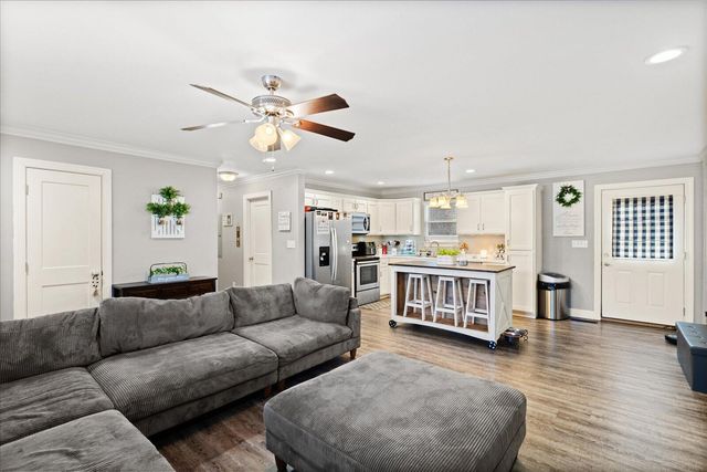 909 Hickory Street, Jasper, TN 37347