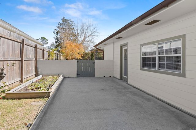 3055 Torrance Dr, Baton Rouge, LA 70809