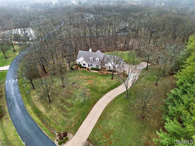 1354 Lake Hollow Drive, Defiance, MO 63341