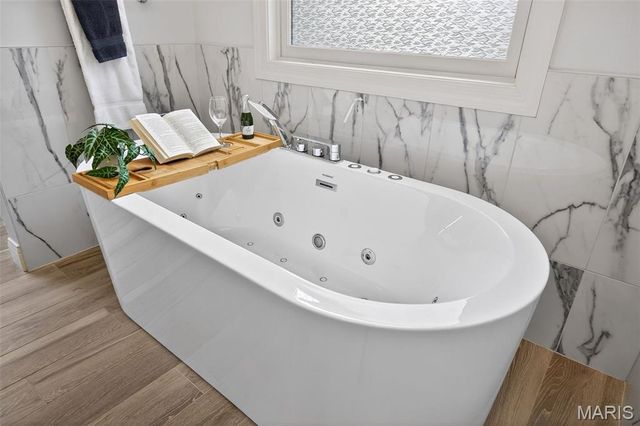 1354 Lake Hollow Drive, Defiance, MO 63341