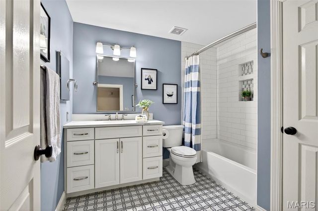 1354 Lake Hollow Drive, Defiance, MO 63341