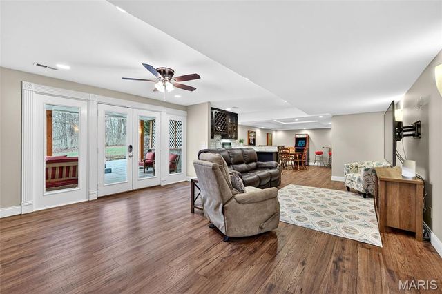 1354 Lake Hollow Drive, Defiance, MO 63341