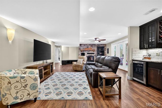 1354 Lake Hollow Drive, Defiance, MO 63341