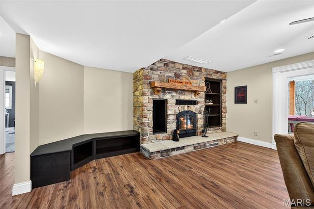 1354 Lake Hollow Drive, Defiance, MO 63341