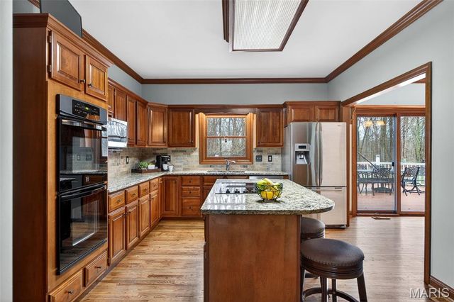 1354 Lake Hollow Drive, Defiance, MO 63341