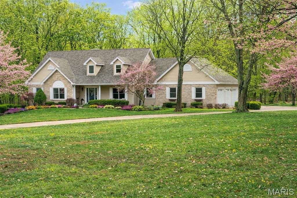 1354 Lake Hollow Drive, Defiance, MO 63341