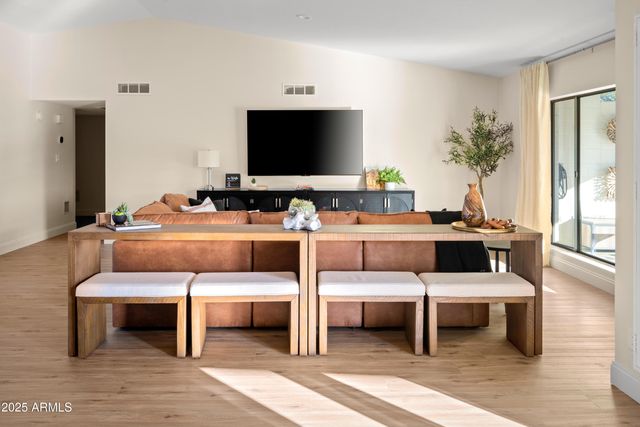 8001 E VOLTAIRE Avenue, Scottsdale, AZ 85260