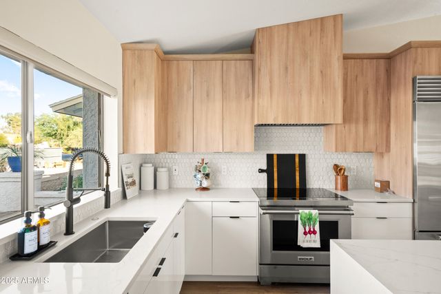 8001 E VOLTAIRE Avenue, Scottsdale, AZ 85260