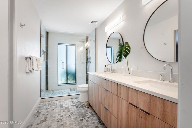 8001 E VOLTAIRE Avenue, Scottsdale, AZ 85260