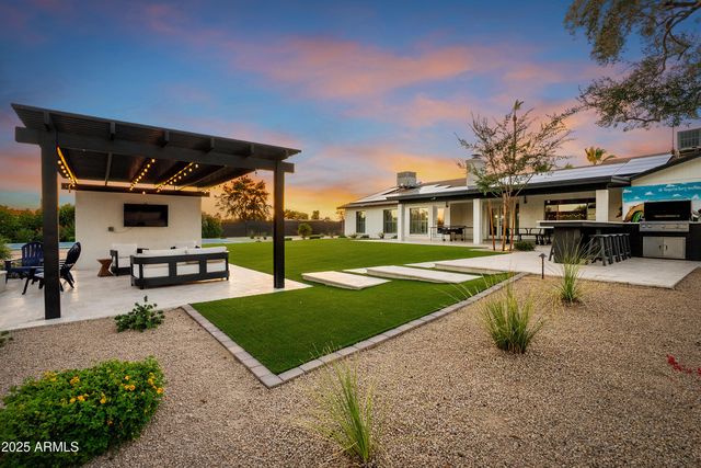 8001 E VOLTAIRE Avenue, Scottsdale, AZ 85260