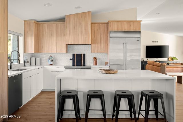 8001 E VOLTAIRE Avenue, Scottsdale, AZ 85260