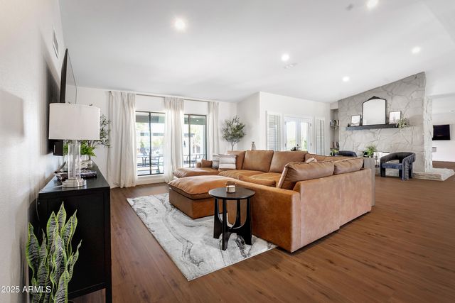 8001 E VOLTAIRE Avenue, Scottsdale, AZ 85260