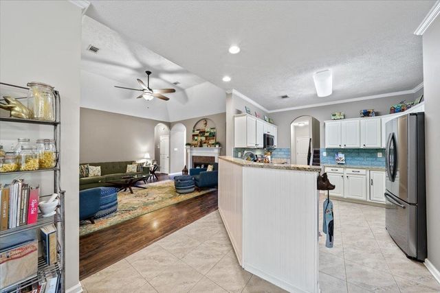 1655 NEWTON OAK CIR, Memphis, TN 38117