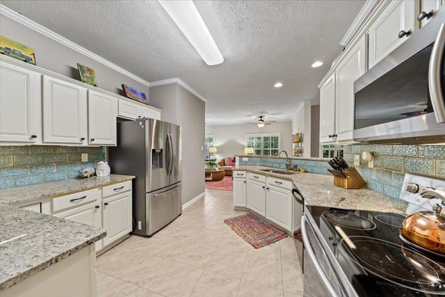 1655 NEWTON OAK CIR, Memphis, TN 38117