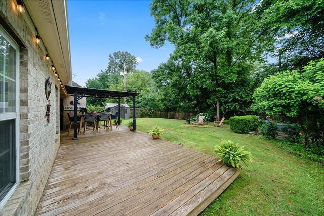 1655 NEWTON OAK CIR, Memphis, TN 38117