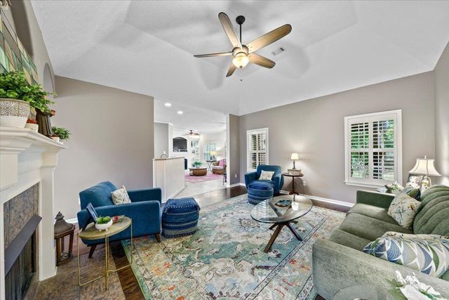 1655 NEWTON OAK CIR, Memphis, TN 38117