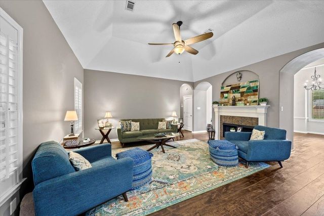 1655 NEWTON OAK CIR, Memphis, TN 38117