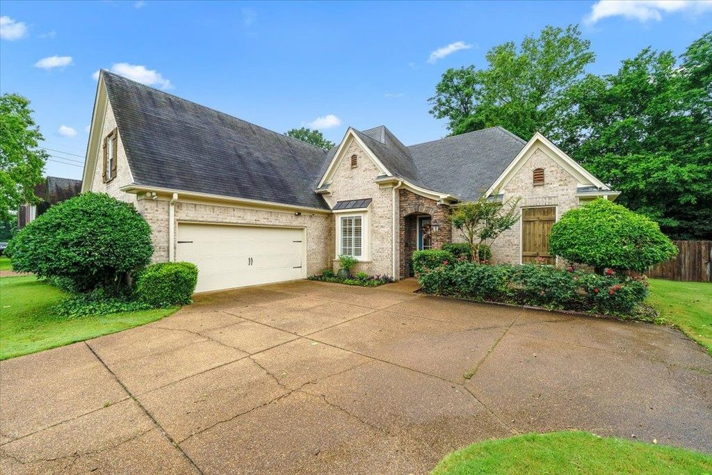 1655 NEWTON OAK CIR, Memphis, TN 38117