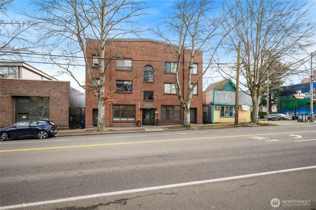 8008 Greenwood Avenue N, Seattle, WA 98103