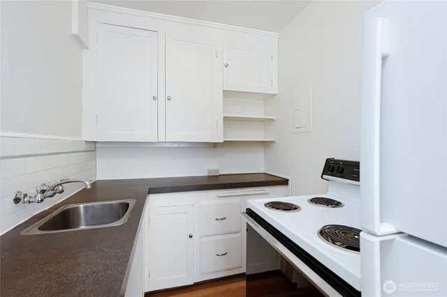 8008 Greenwood Avenue N, Seattle, WA 98103