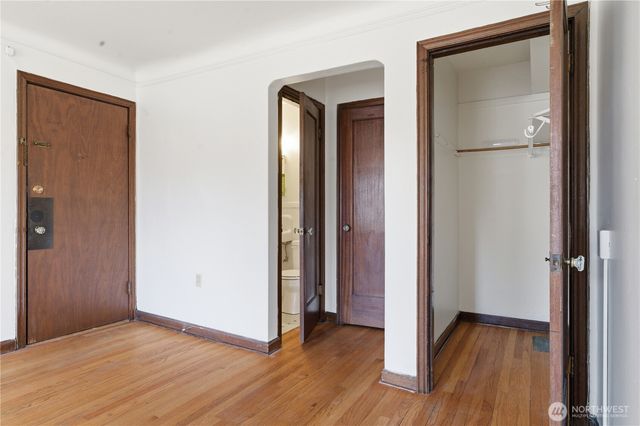 8008 Greenwood Avenue N, Seattle, WA 98103