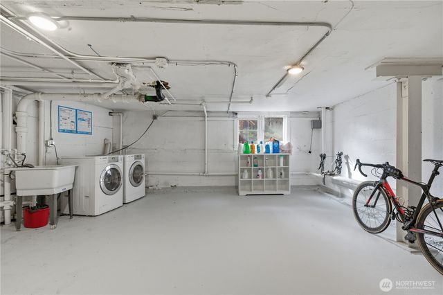 8008 Greenwood Avenue N, Seattle, WA 98103