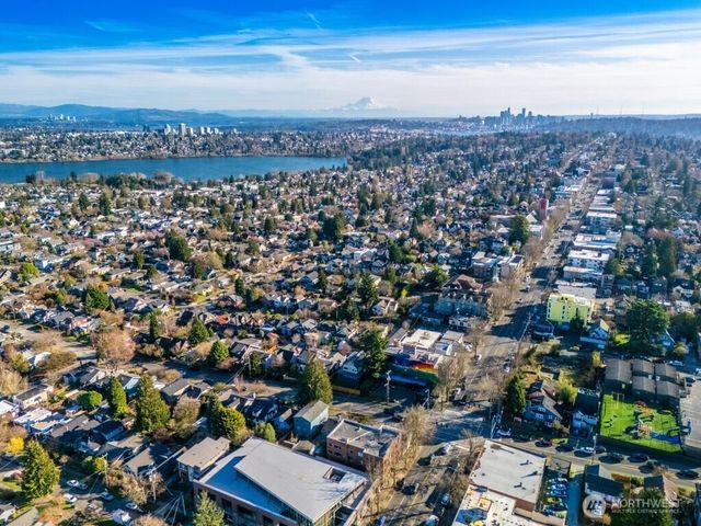 8008 Greenwood Avenue N, Seattle, WA 98103