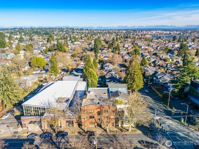 8008 Greenwood Avenue N, Seattle, WA 98103