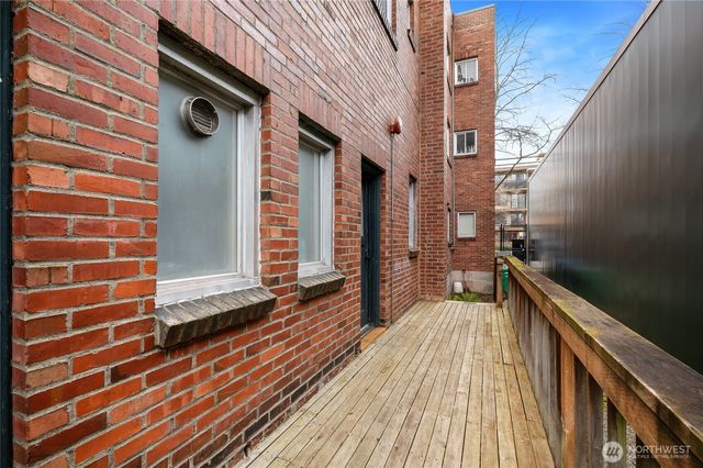 8008 Greenwood Avenue N, Seattle, WA 98103