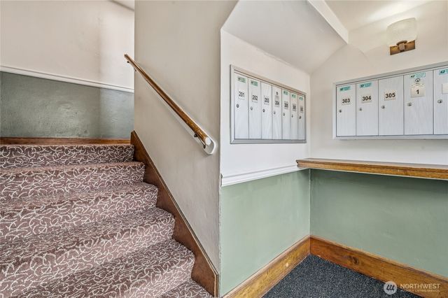 8008 Greenwood Avenue N, Seattle, WA 98103